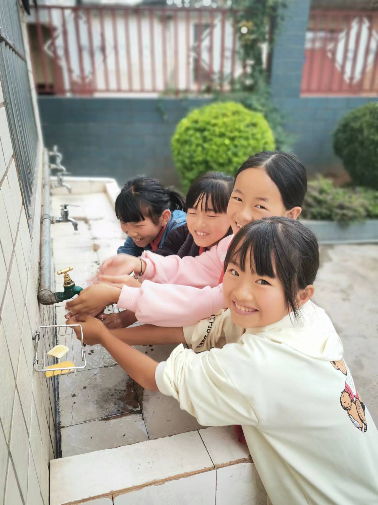 受益学校.jpg