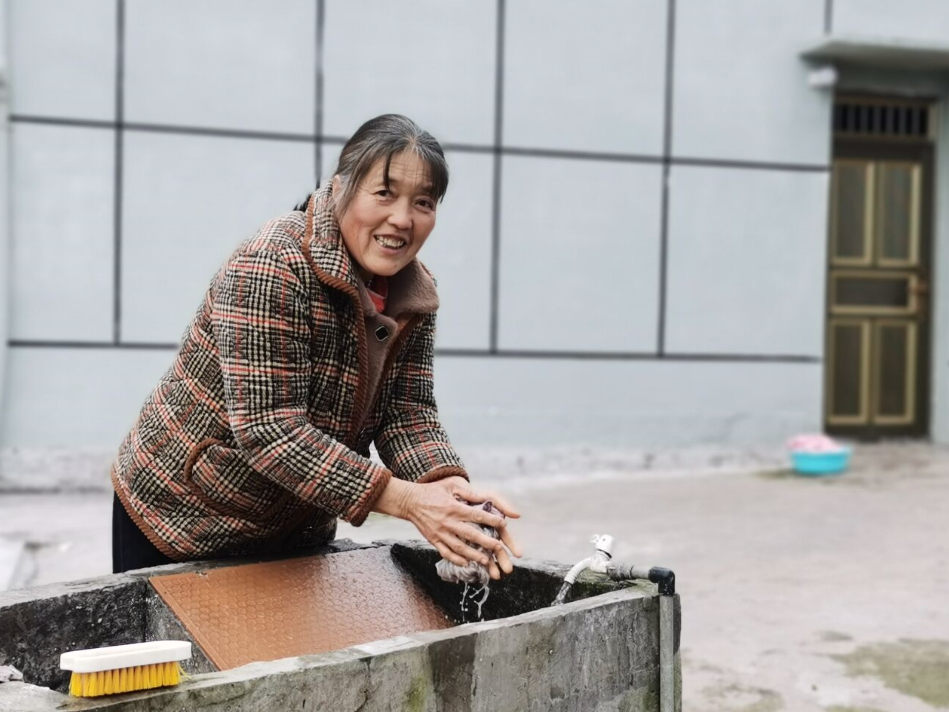 2.2重庆市万州区响水镇万民村村3社“母亲水窖”项目受益户李彦红.jpg