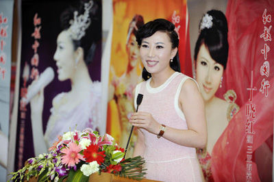 Ding Xiaohong announces the One Yuan One Love charity campaign at Wednesday's press conference in Beijing. [Women of China/Fan Wenjun]