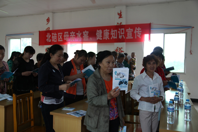 Beibei District Women's Federation launches an activity in Tianma Village to strengthen rural women's health knowledge.