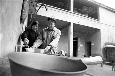 Since the launch of the national-level 'Water Cellar for Mothers' project in Lezhi County, in southwest China's Sichuan Province in 2002, more than 50,000 residents in the county have benefited from the project (most recent data is from July 2013.) 