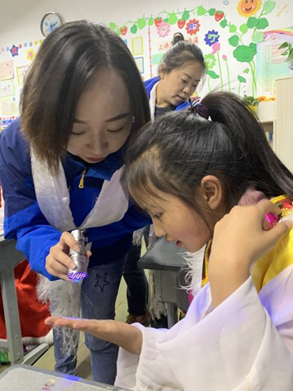 Watermark Plan Volunteers Improve Water, Sanitation in Sichuan