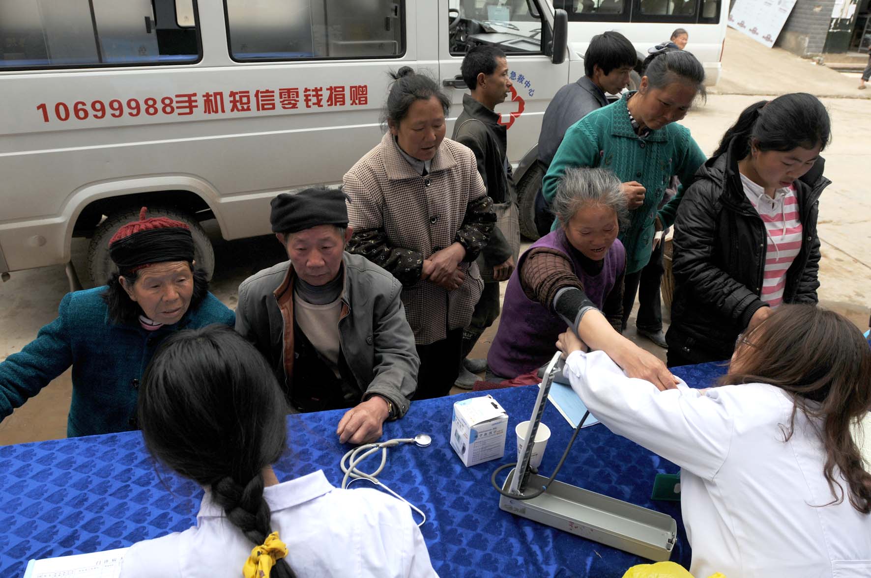 >重庆市万州区“母亲健康快车”为土家贫困妇女免费体检